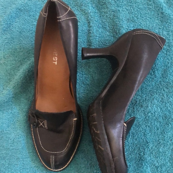 Nine West penny loafer heels. 3” heel. Sz 7m - Picture 4 of 4
